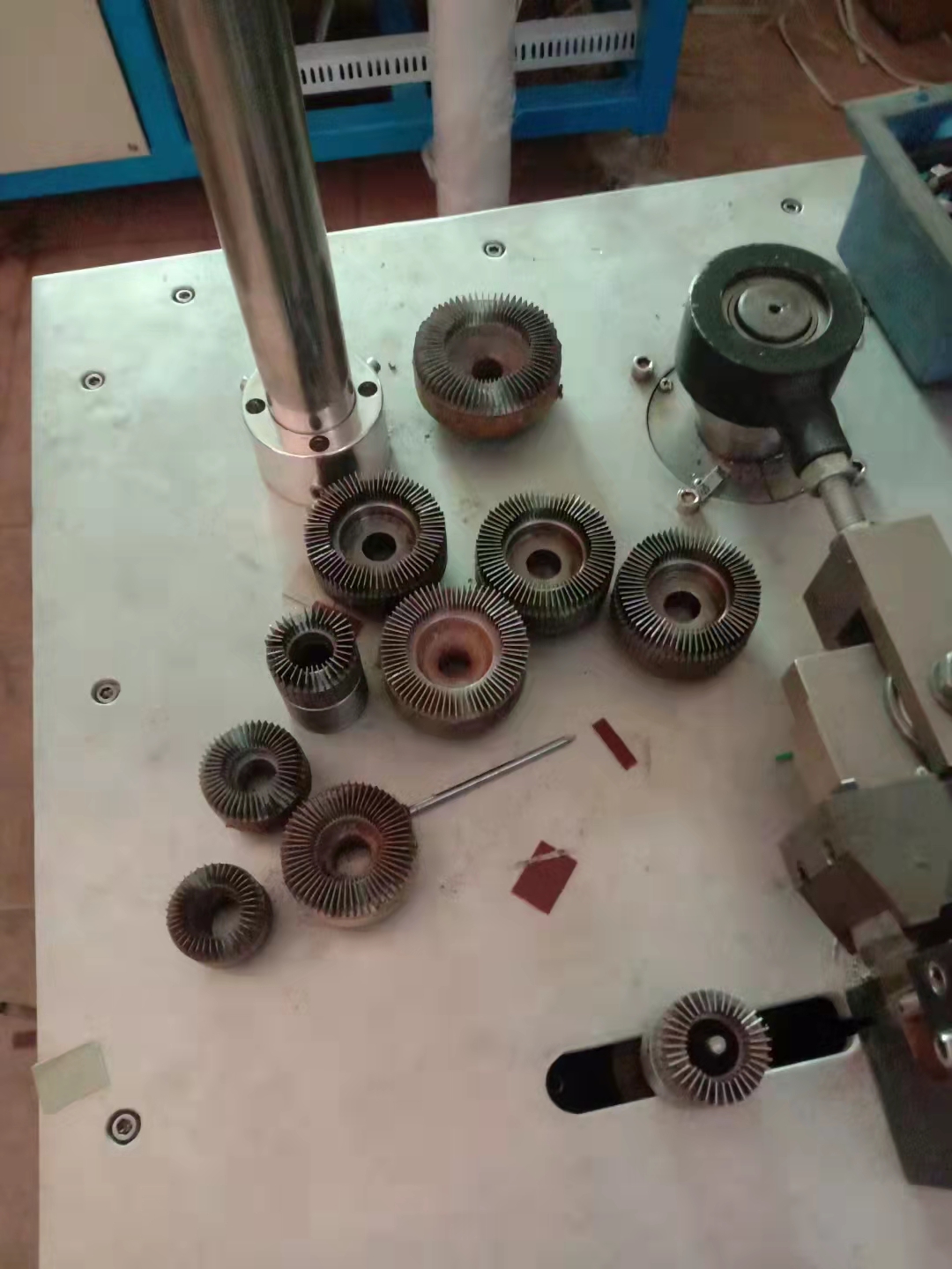 Automatic abrasive flap wheel making machine forming machine